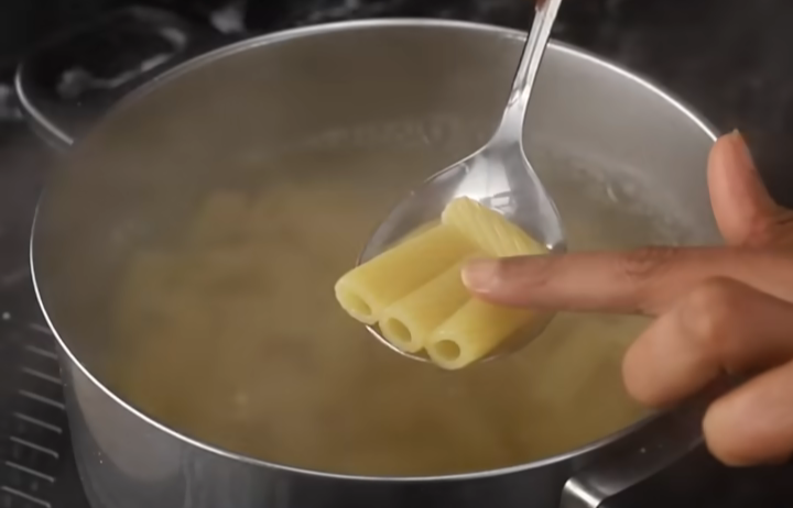 Restaurant style Red Sauce Pasta